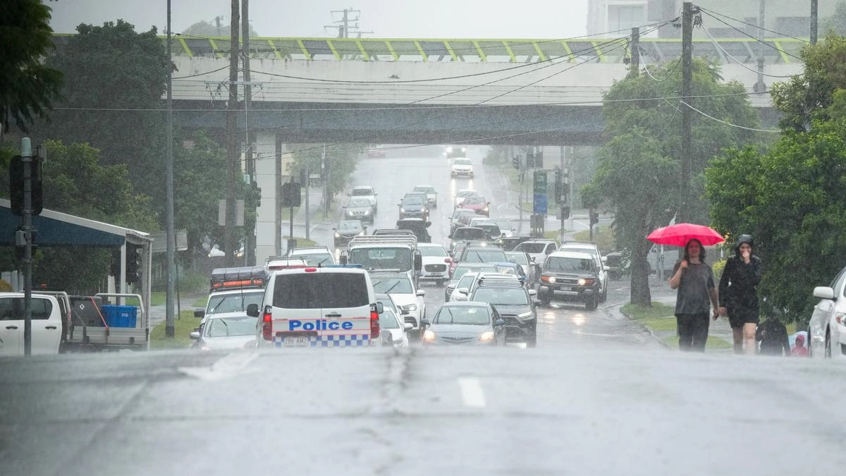 资料图片：布里斯班格林斯洛普斯，警方因洪水封锁了一条道路。(Photo by Asanka Ratnayake/Getty Images)
