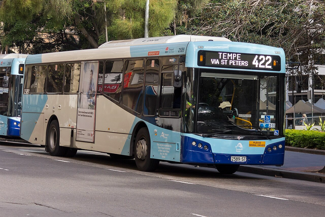圖為悉尼公交車：一輛州際交通運輸公司的斯堪尼亞K280UB。（圖取自維基共享資源；作者Bidgee，CC BY-SA 3.0 au）