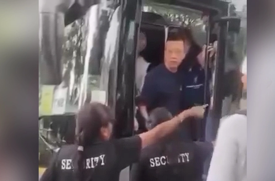 香港中学校长在新加坡用脏话辱骂保安。(截图取自x.com/The Great Translation Movement)