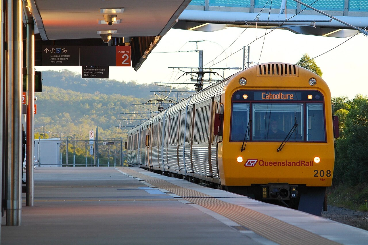 图为昆士兰铁路公司（QR）的SMU 208列车。（图取自维基共享资源；作者QRtrains，CC BY-SA 4.0）