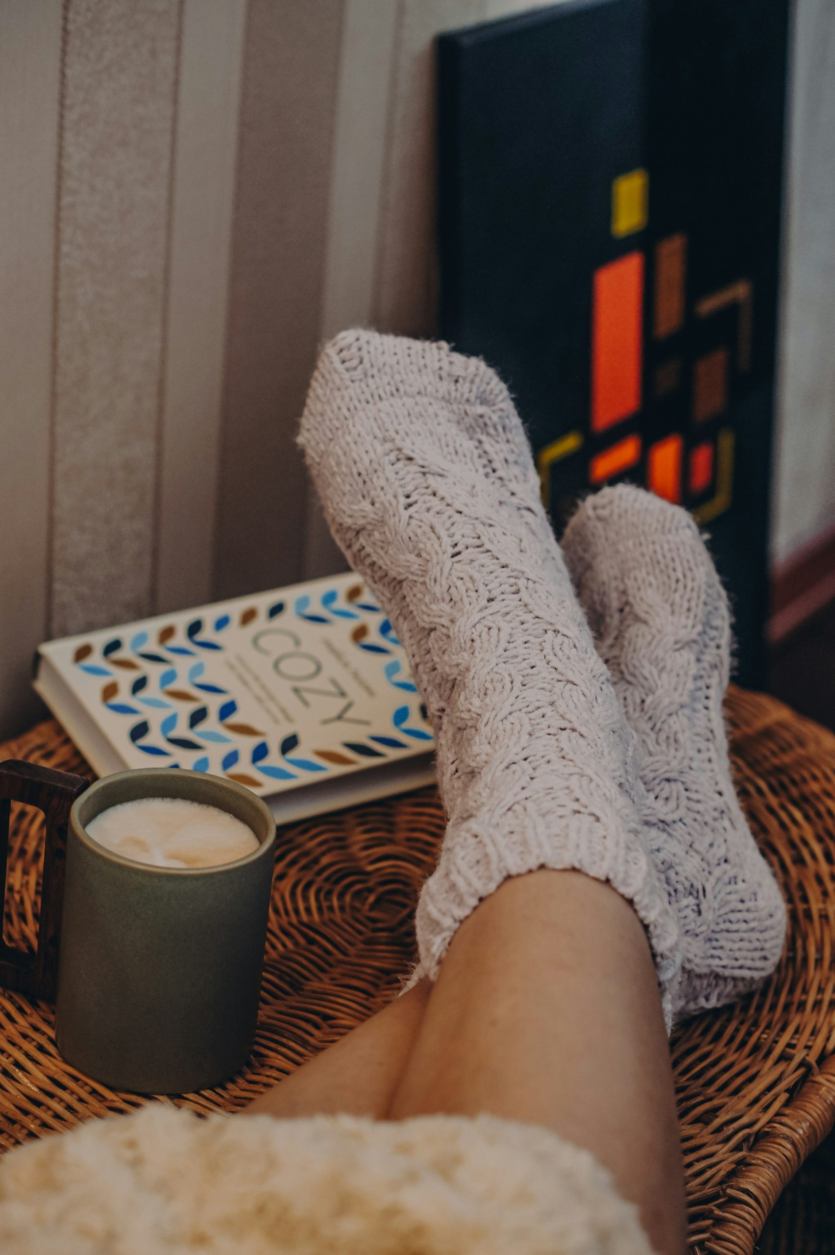 冬日暖袜暖心房（图片来源：unsplash）