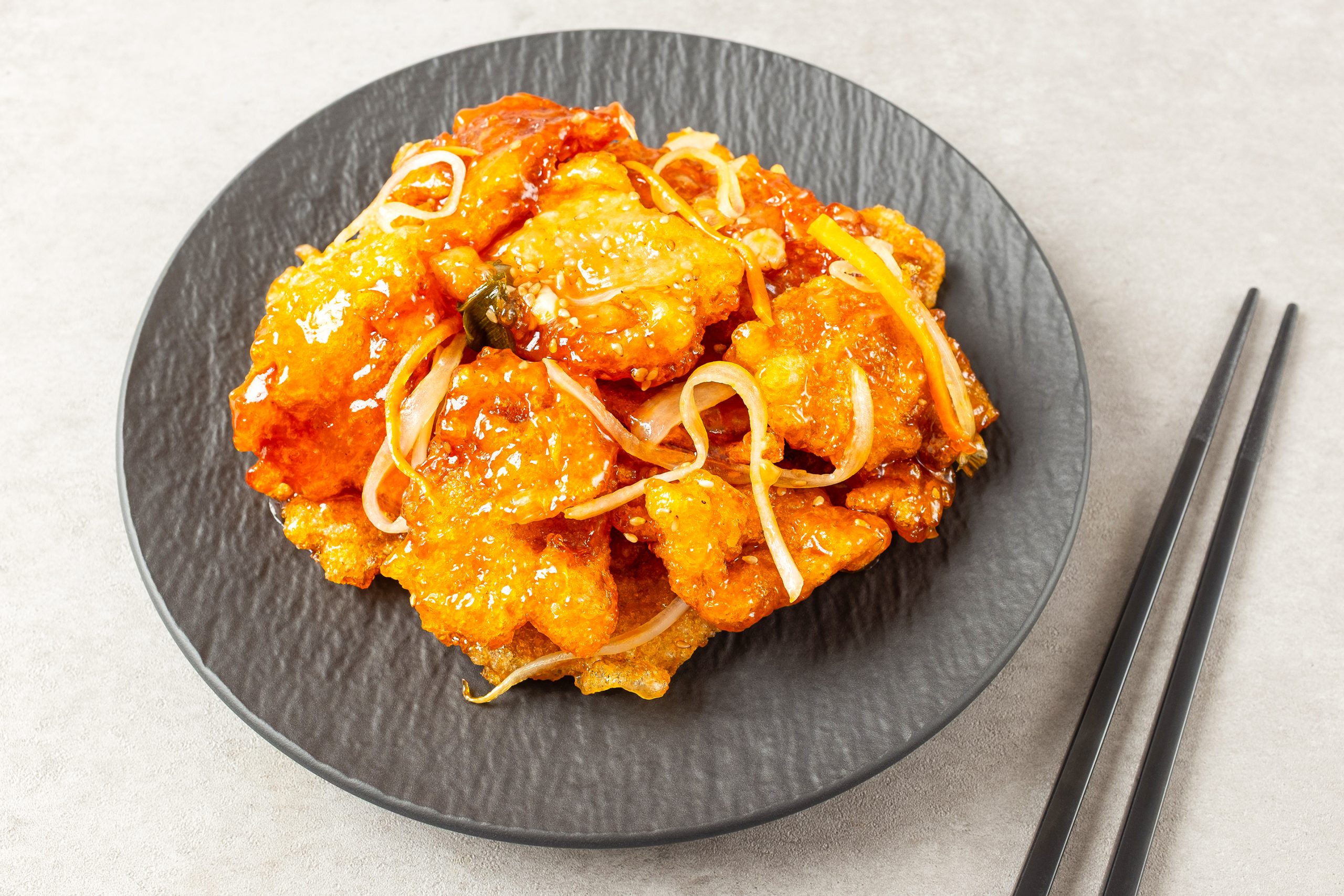 甜酸锅包肉(图片来源：Adobe Stock）